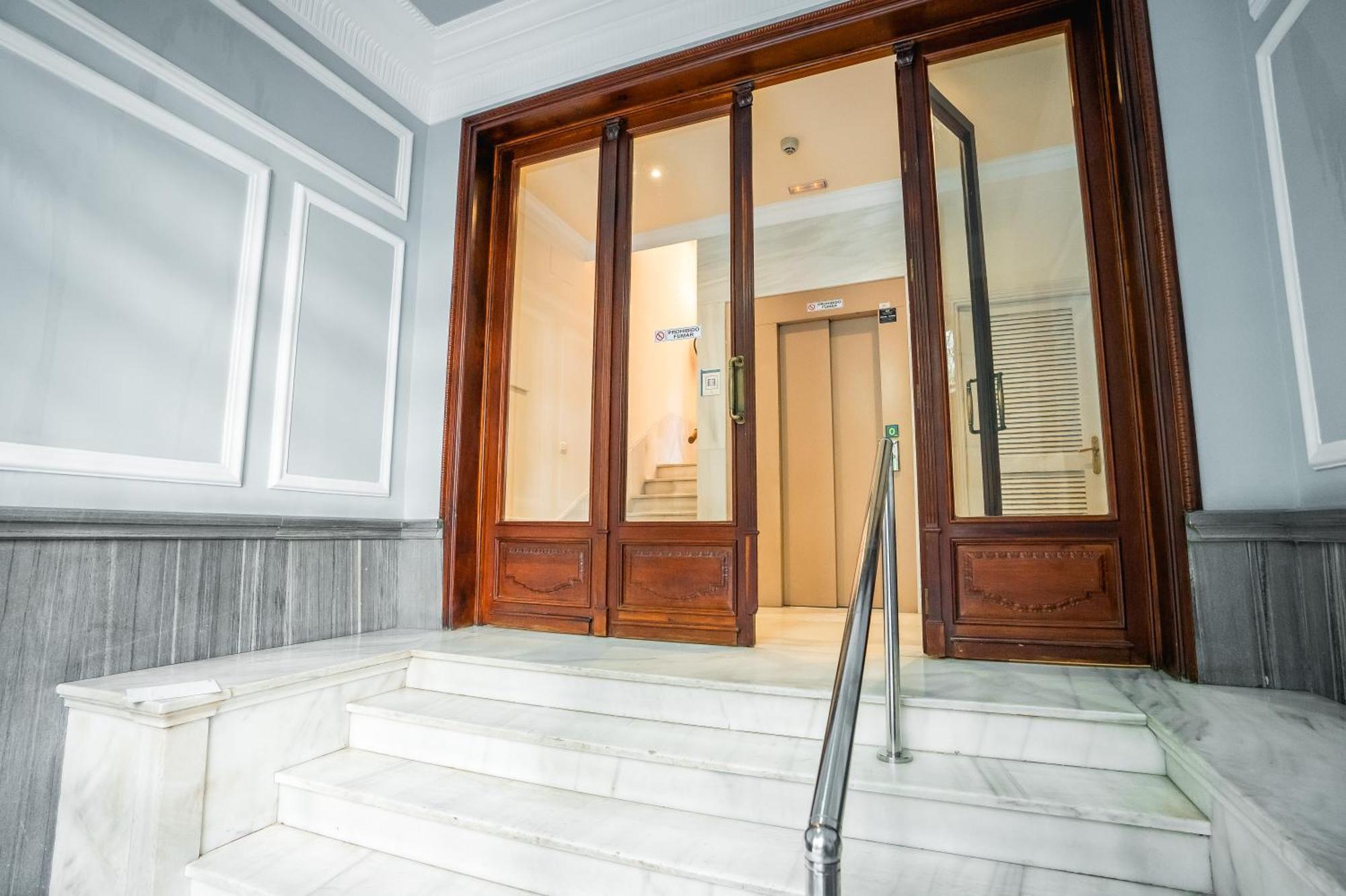 Alisios Gran Via - Toque Nazari Appartement Granada Buitenkant foto